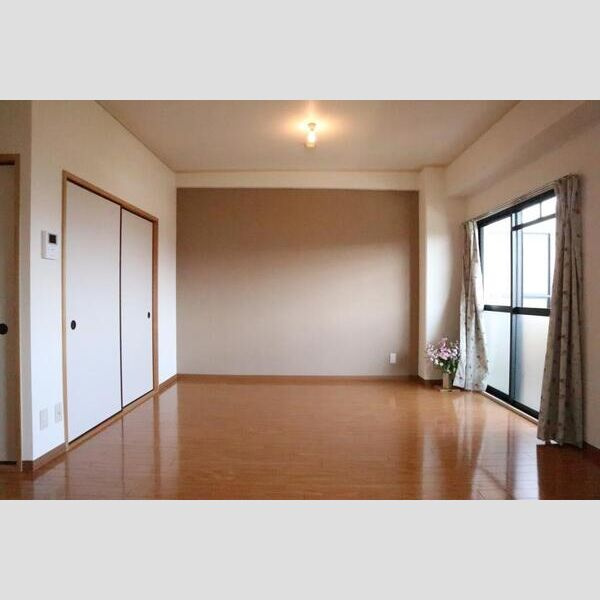 メゾンプランシェールの居間・リビング