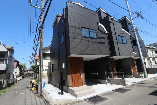【MIRASUMO】国分寺市東戸倉207③の外観|角地を含む全3棟の新築戸建て。全棟南向き！リビングは3面採光で明るく快適な暮らし♪
