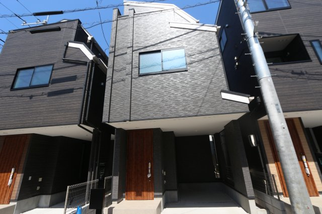 【MIRASUMO】国分寺市東戸倉207③の外観|三階建て二階リビングでプライバシーの守られた設計！