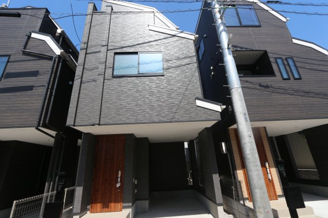 【MIRASUMO】国分寺市東戸倉207③の外観|リビングイン階段で家族が自然と顔を合わせることができます。