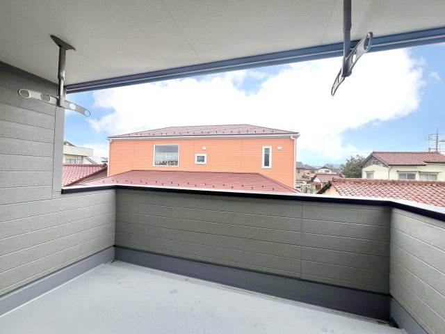 【新築戸建】高崎市新町第24　のバルコニー|■バルコニー｜プライバシーが守られたインナーバルコニーは、くつろぎの空間としても、アウトドアの空間としても活躍をしてくれます。