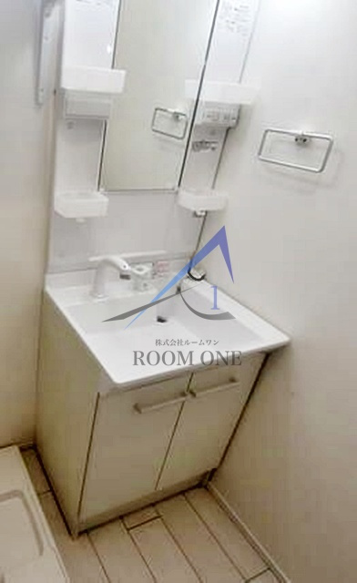 ザ・テラス豊洲の洗面所|独立洗面台です。