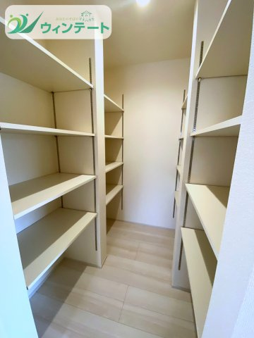 石岡市府中第1　新築戸建　3号棟の収納|使いやすい位置に収納を配置。普段使いのものもすぐ取り出せて、毎日の暮らしがスムーズです。