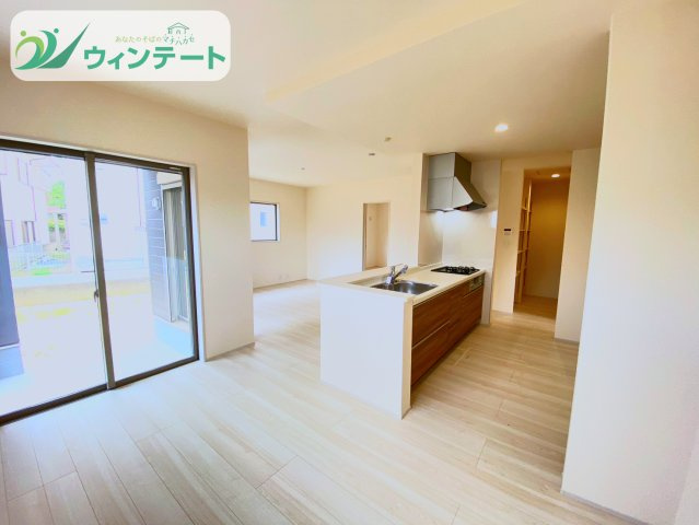 石岡市府中第1　新築戸建　3号棟の居間・リビング|完成したLDKです♪写真では伝わりきらない開放感と明るさ、ぜひ現地でご体感ください。