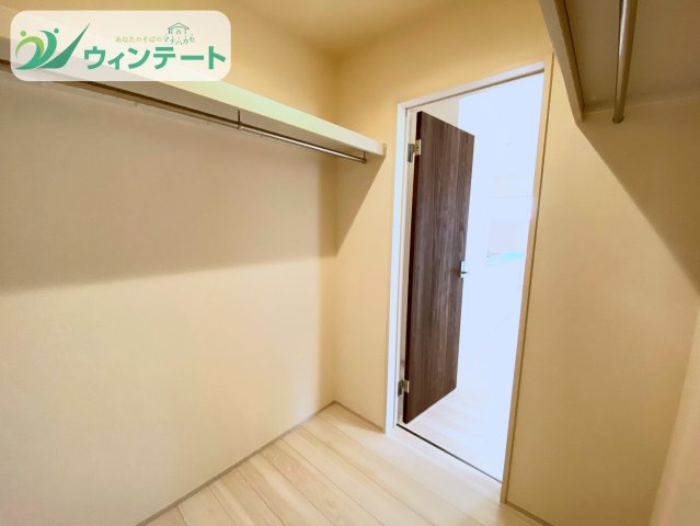 石岡市府中第1　新築戸建　3号棟の収納|ウォークインクローゼットがあることで、生活空間がすっきり。整理整頓しやすい収納スペースです。