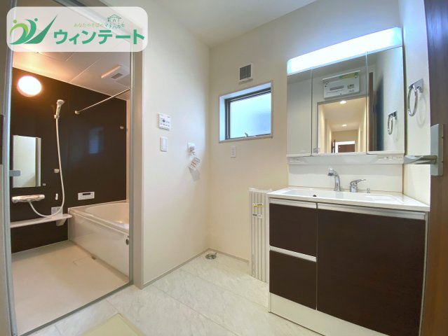 石岡市府中第1　新築戸建　3号棟の独立洗面台|収納付きの洗面台で、日用品や小物もスッキリ整理。毎日の身支度がより快適になります。