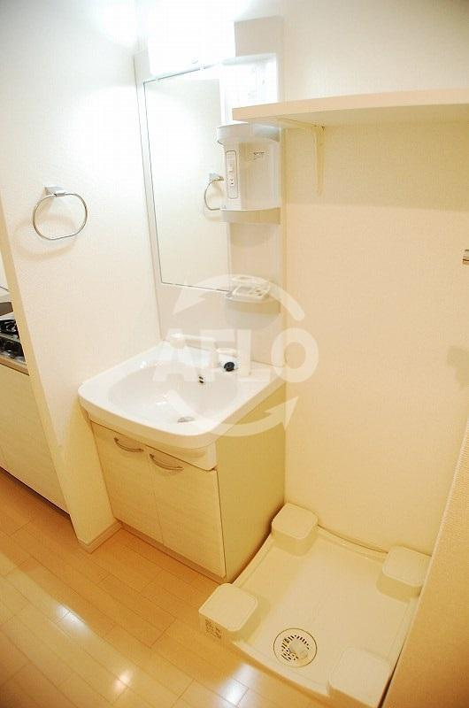 アドバンス難波ウインズの独立洗面台|アドバンス難波ウインズ　独立洗面化粧台収納