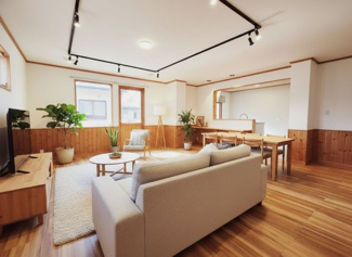 【居間・リビング】 | 四街道市もねの里３丁目 | ご家族の集まるLDKは、毎日の始まり迎える大切な空間はいつでも心地良い空間に。※画像の家具はCGによる設置イメージになります。
