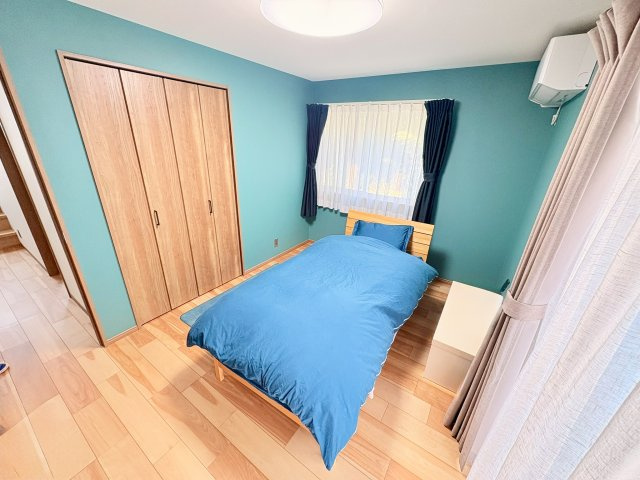 売中古戸建　中央区富塚町の寝室|1階南側の6帖の寝室。クローゼットが2ヶ所設置されており、収納力有ります。
