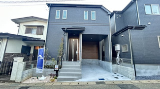 【外観】 | 千葉市稲毛区荻原台町　新築戸建　千葉都市モノレール「スポーツセンター」駅 | 季節感を演出する多彩な樹木と豊かな彩りが重なり、四季折々の変化を楽しめる心地よい場所となることでしょう。