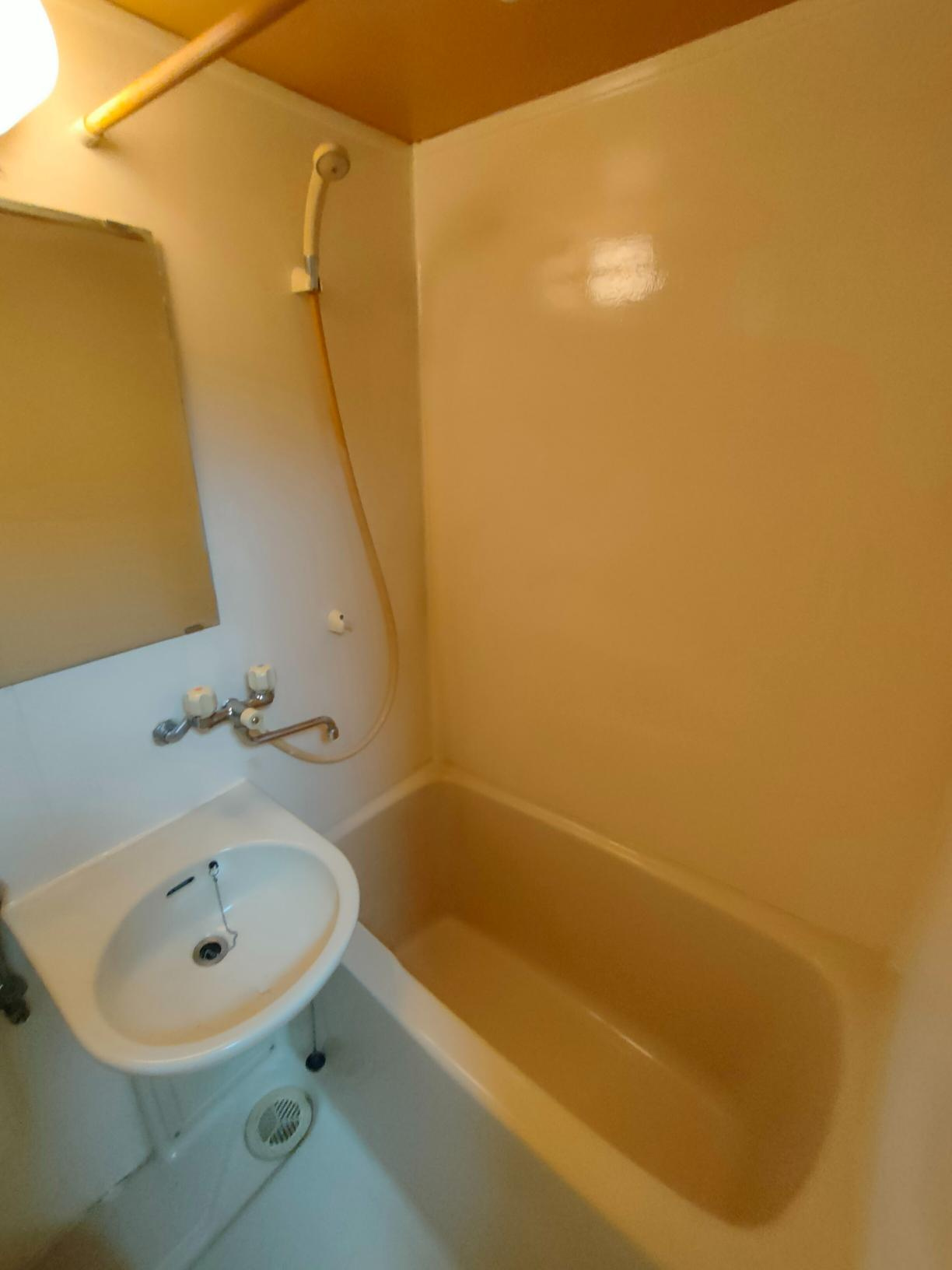 メゾンブランシュの浴室|別号室の参考写真です