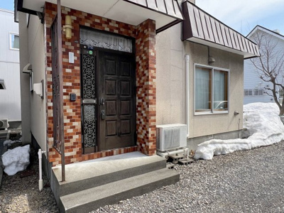 【玄関】 | 中央区南18西11 山鼻エリア 一戸建 | 玄関