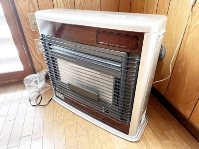 【居間・リビング】 | 中央区南18西11 山鼻エリア 一戸建 | 石油ストーブ