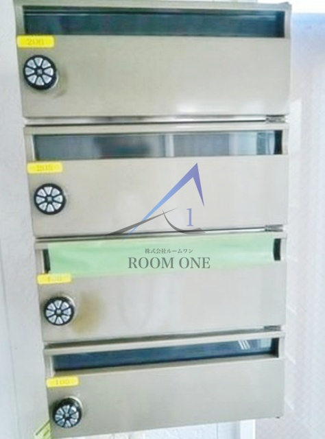 アザレアコーポA棟のその他共用部分|集合ポストです。