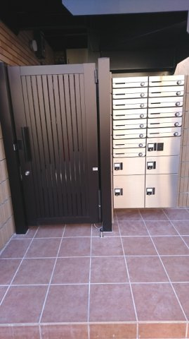 リヴィエールポルテⅡのエントランス|郵便受け・宅配ボックス