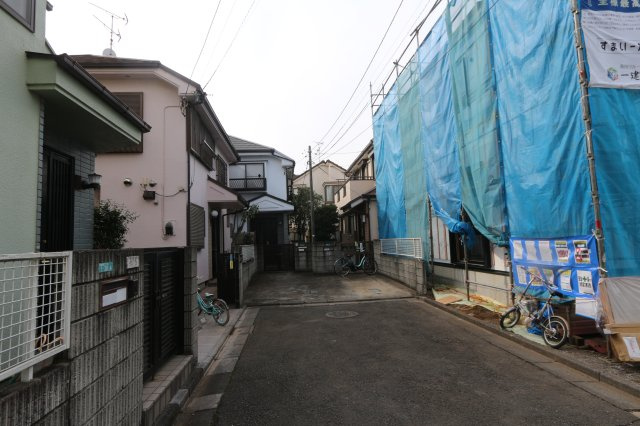 【Livele Garden.S】小平市学園西町第２期の外観|リビングを見渡せるカウンターキッチン♪キッチン横にはパントリー（食品庫）付きです♪