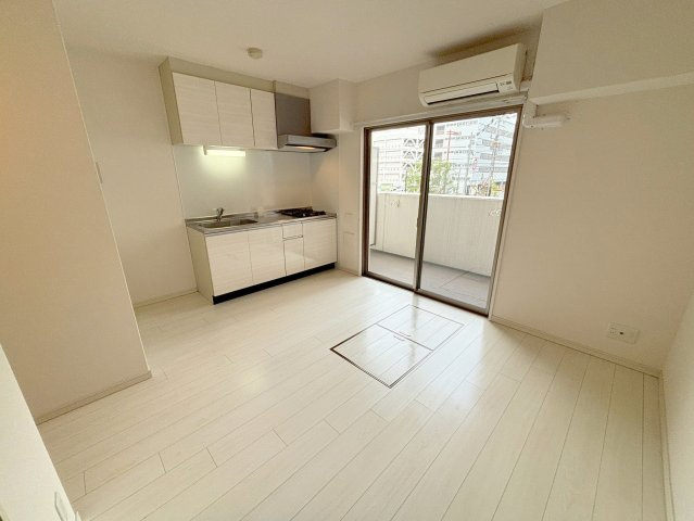 レジディア新大阪の居間・リビング