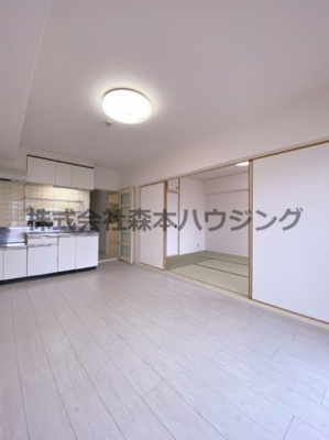 【居間・リビング】 | 　ブランドールMIII | こちらの居間で趣味の時間をお楽しみください