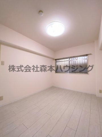 【洋室】 | 　ブランドールMIII | ゆったりした洋室です