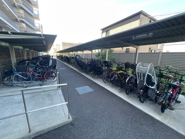 プレイズ泉大津の駐輪場