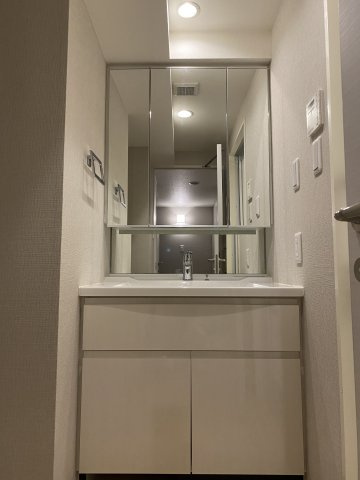 インプレストコア四谷坂町の独立洗面台