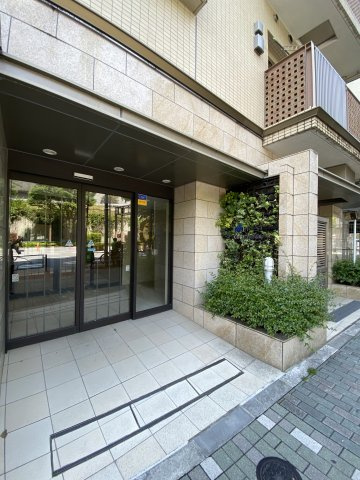 インプレストコア四谷坂町のエントランス