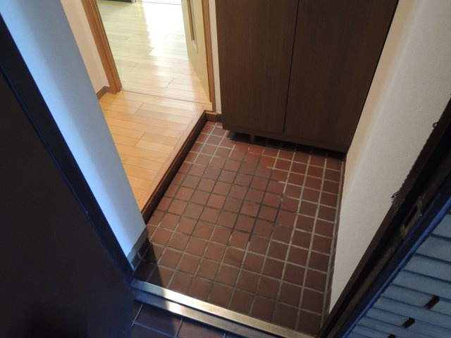 千石片岡ビルの玄関