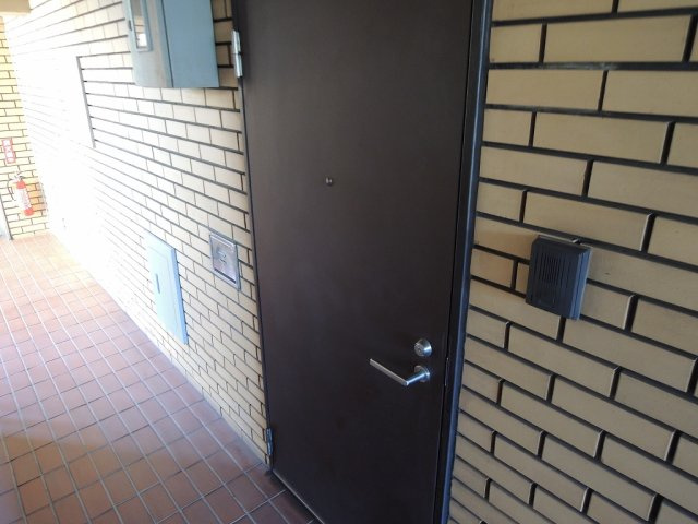 千石片岡ビルの玄関