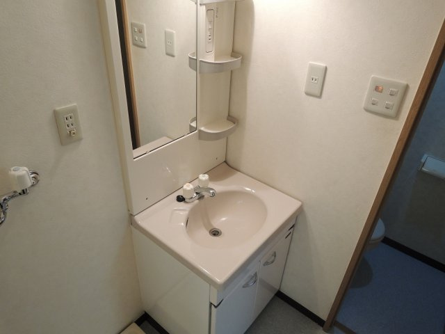 千石片岡ビルの洗面所