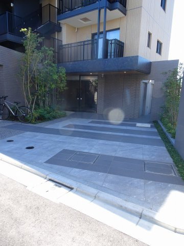 ビーロット小石川レジデンスのエントランス
