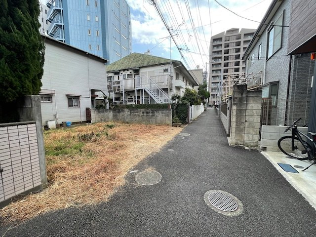 下落合3丁目売地の前面道路含む現地写真