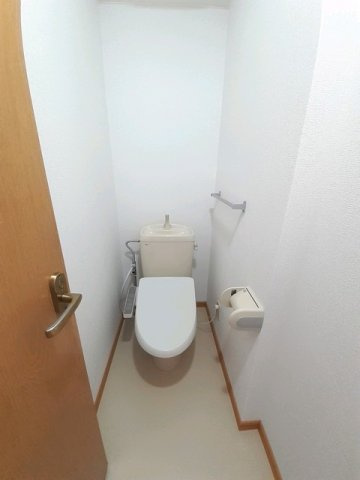 オーブリー鳴門　Ｂのトイレ|ゆったりとした空間のトイレです