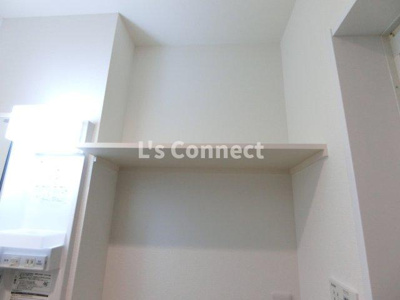 【設備】 | ファインヒルズⅡ | 洗濯機置き場の上にも棚があります。