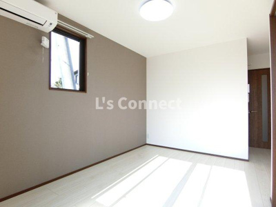 【居間・リビング】 | ファインヒルズⅡ | 角部屋で２面に窓があります。