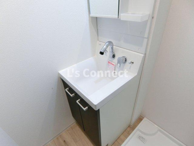 【洗面所】 | ファインヒルズⅡ | 朝の支度もスムーズな独立洗面台。