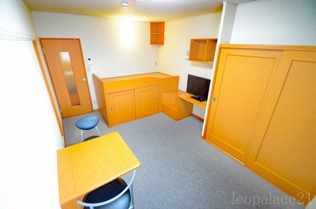 レオパレス塚原台の居間・リビング|使いやすいリビングです