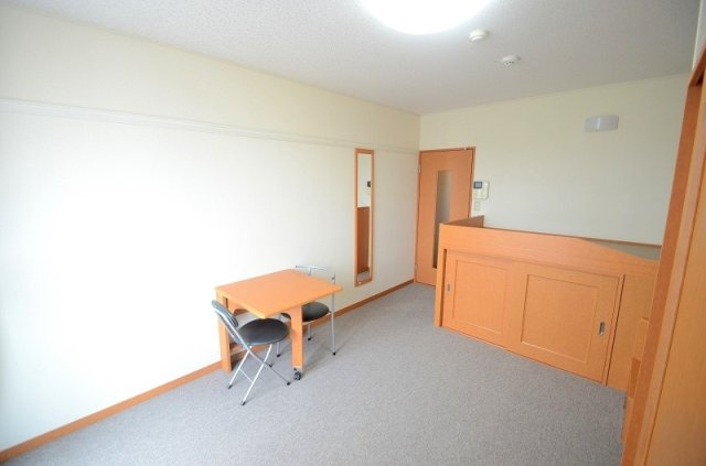 レオパレスｌｉｅｂｅの居間・リビング|ゆったりとした居間です