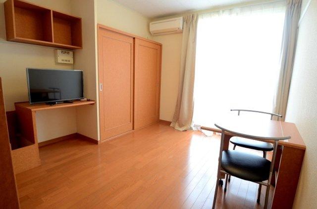 レオパレスｌｉｅｂｅの居間・リビング|同シリーズの類似となります。現況を優先致します。