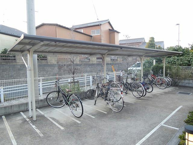 レオパレスグリーンレーベルのその他共用部分|屋根付駐輪場