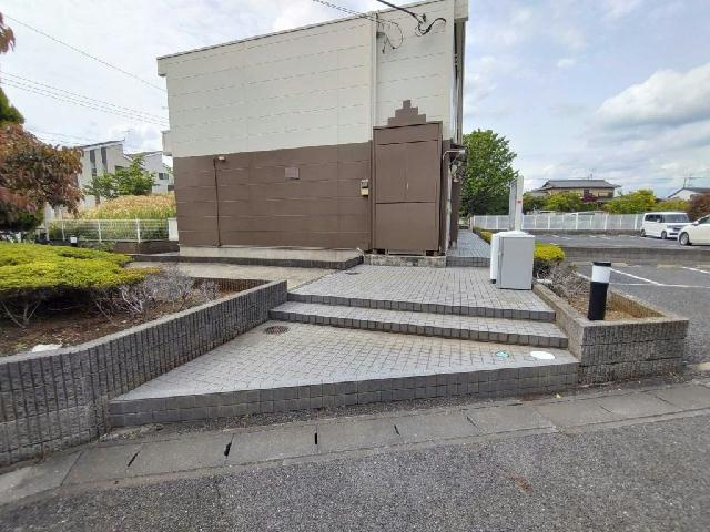 レオパレスグリーンレーベルのエントランス