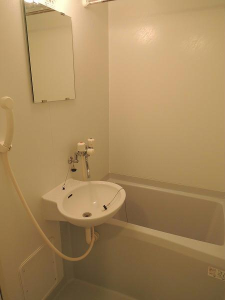 レオパレスグリーンレーベルの浴室|浴室乾燥機付