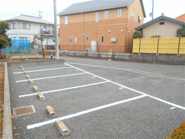 レオパレスグリーンレーベルの駐車場