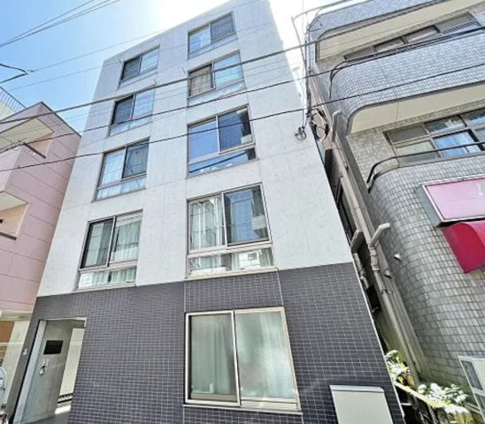 コローナ赤羽のエントランス