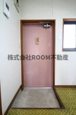 大王ハイツの玄関