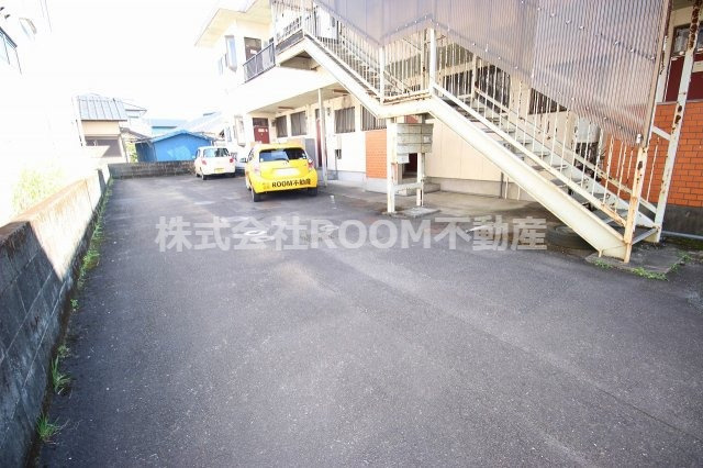 コーポ柳橋の駐車場