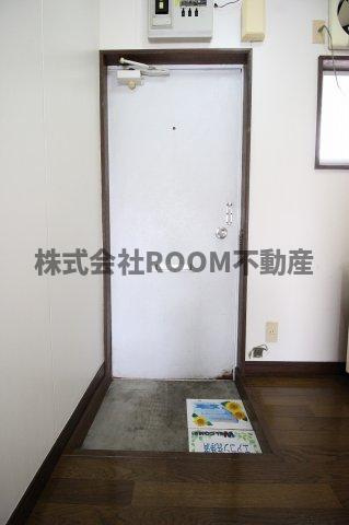 エレファントマンション8の玄関|収納もある玄関です