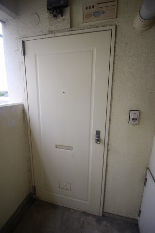 第6年見マンションの玄関