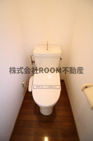 クレストコートBのトイレ|落ち着いた色調のトイレです