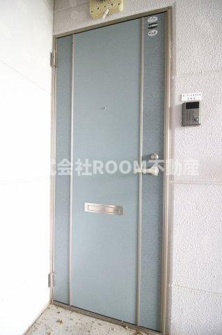 ガーデンヒルズ吉尾の玄関|明るい玄関です