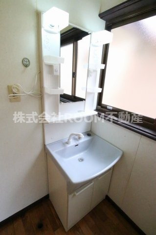 藤元貸家の独立洗面台